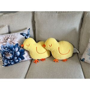 Target Room Essentials Yellow Easter Chick Pillows Set of 2 NWT